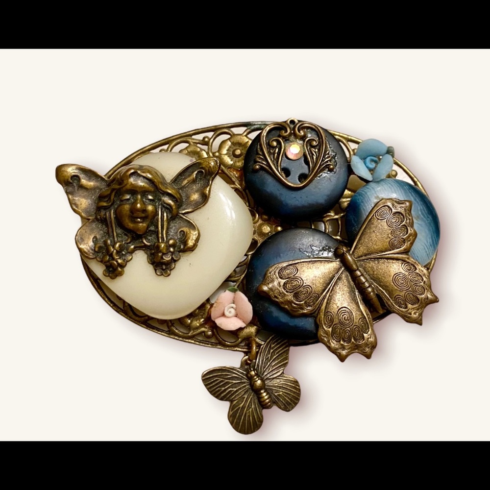 Vintage unsigned mixed-media Art nouveau brooch